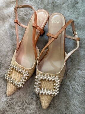 Exé Women's Tan Raffia Pointed Slingback Mules with Crystal Buckle size 38